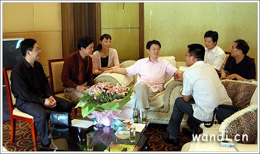 汪中求与襄樊媒体界企业界朋友探讨“细节”