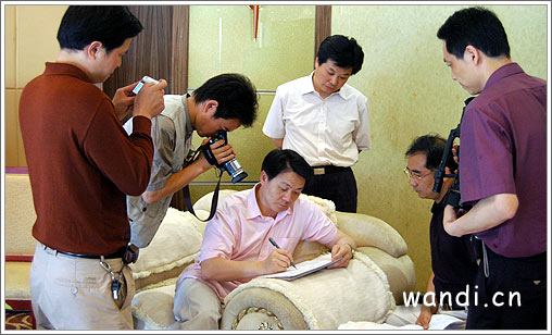 襄樊媒体采访汪中求